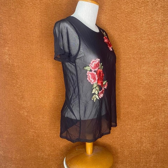 Vintage Y2K Discreet Rose Appliqué Black Mesh Short Sleeve Shirt, Size M. - Picture 3 of 7